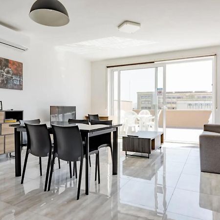 F12 Room 1, Private Room Two Single Beds Shared Bathroom In Shared Flat Msida Eksteriør bilde