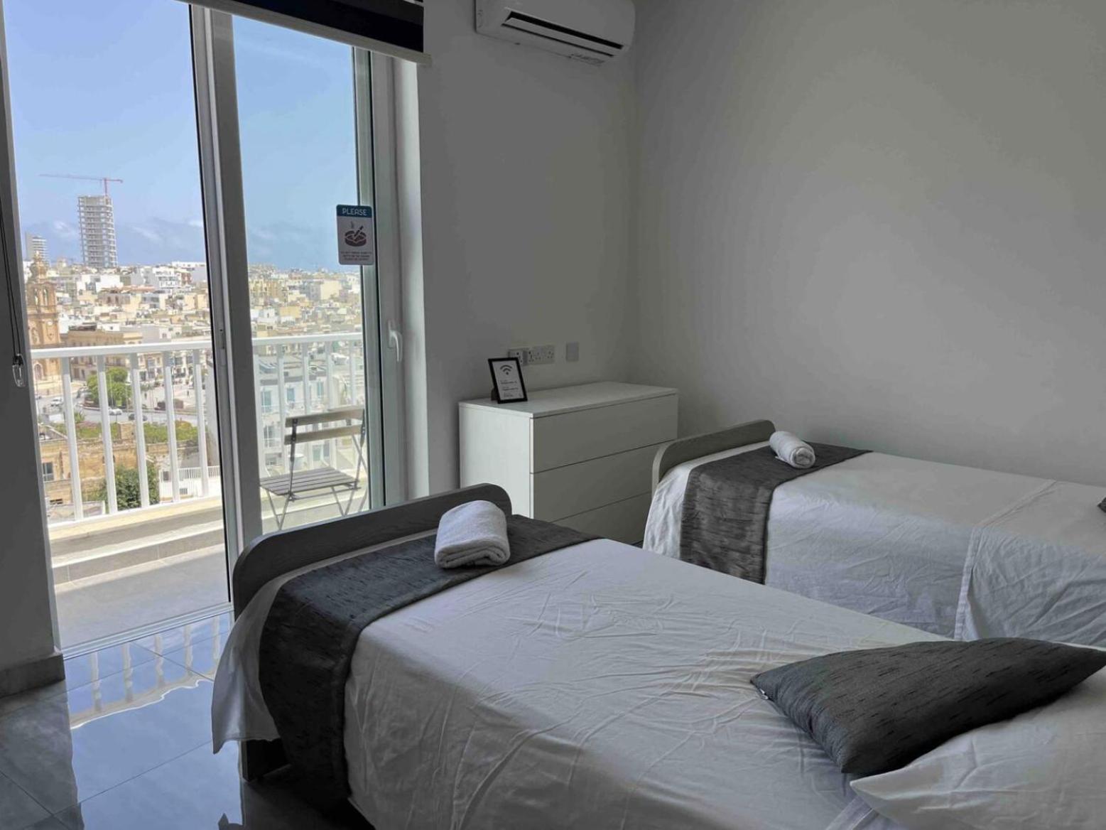 F12 Room 1, Private Room Two Single Beds Shared Bathroom In Shared Flat Msida Eksteriør bilde