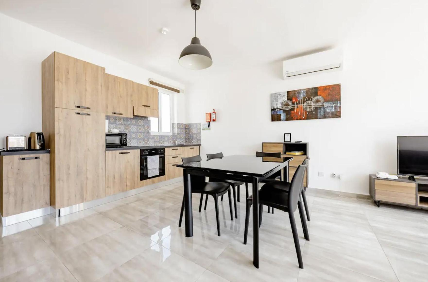 F12 Room 1, Private Room Two Single Beds Shared Bathroom In Shared Flat Msida Eksteriør bilde